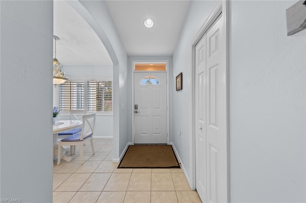 2365 Bayou Ln 10, Naples, FL 34112-8