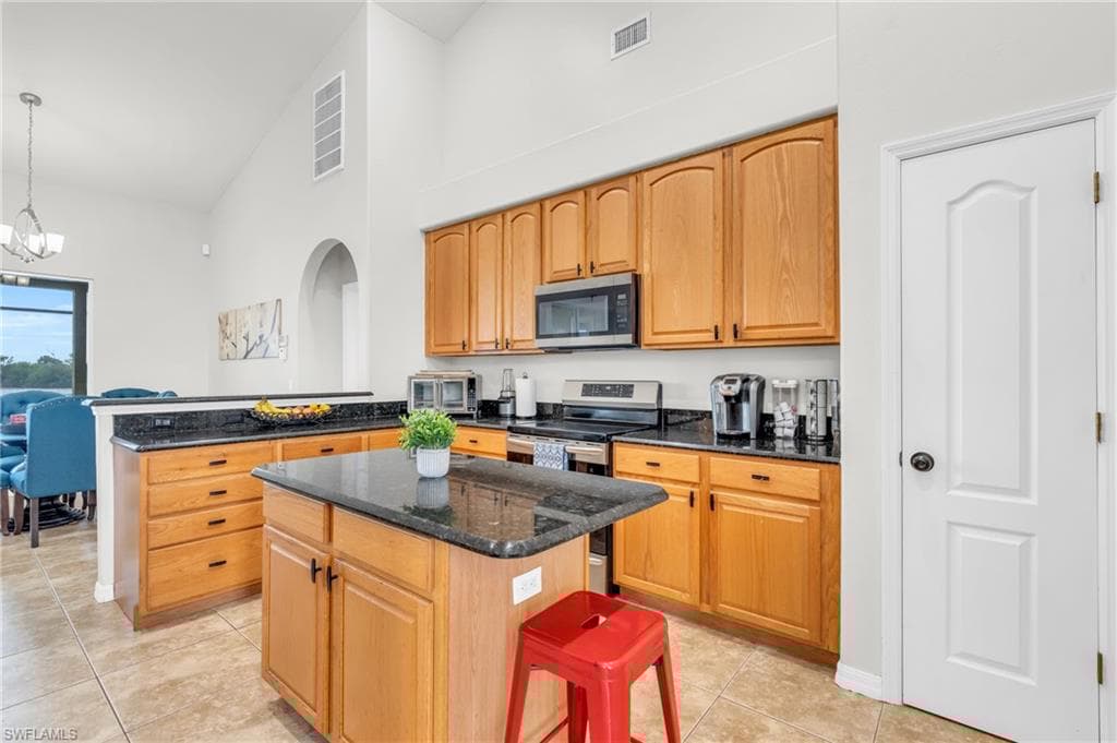 2319 19th St, Cape Coral, FL 33909-11
