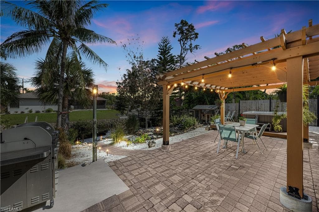 27211 Sun Aqua Ln, Bonita Springs, FL 34135-2