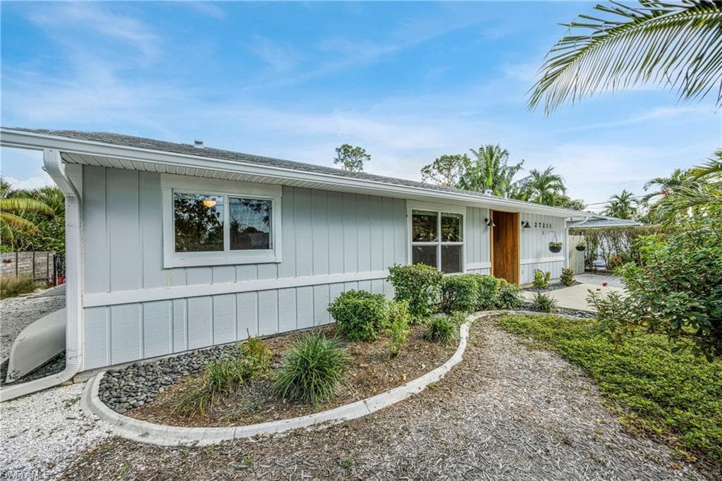 27211 Sun Aqua Ln, Bonita Springs, FL 34135-6