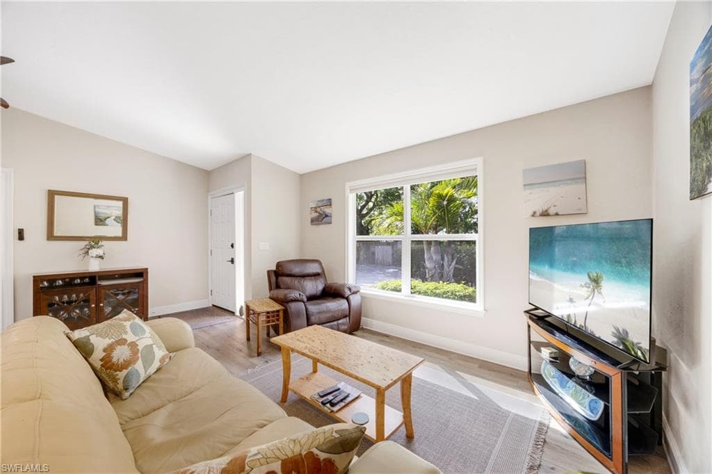 27211 Sun Aqua Ln, Bonita Springs, FL 34135-7