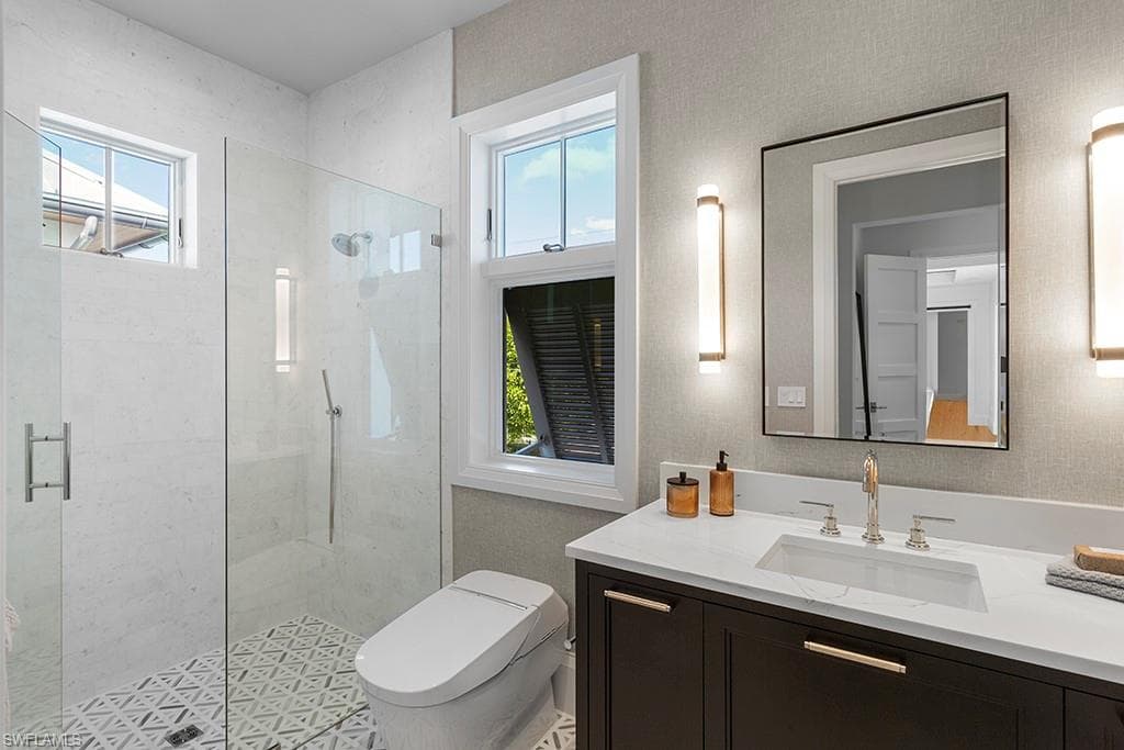845 11th Ave S, Naples, FL 34102-28