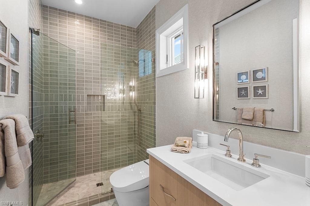 845 11th Ave S, Naples, FL 34102-32