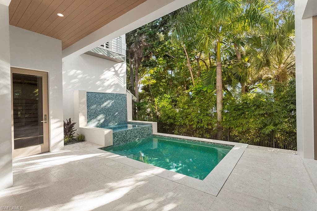 845 11th Ave S, Naples, FL 34102-35