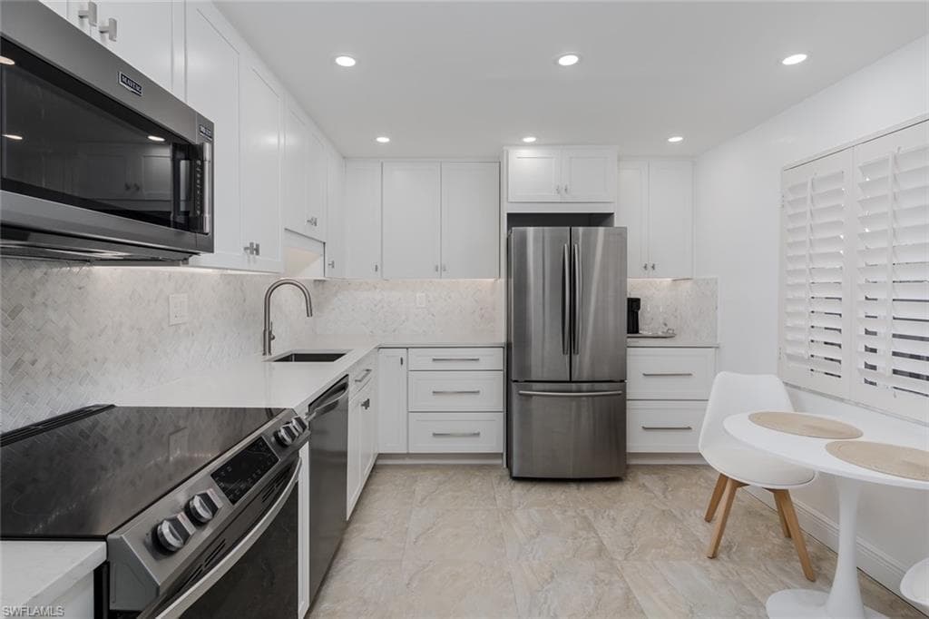413 Augusta Blvd 205, Naples, FL 34113-22