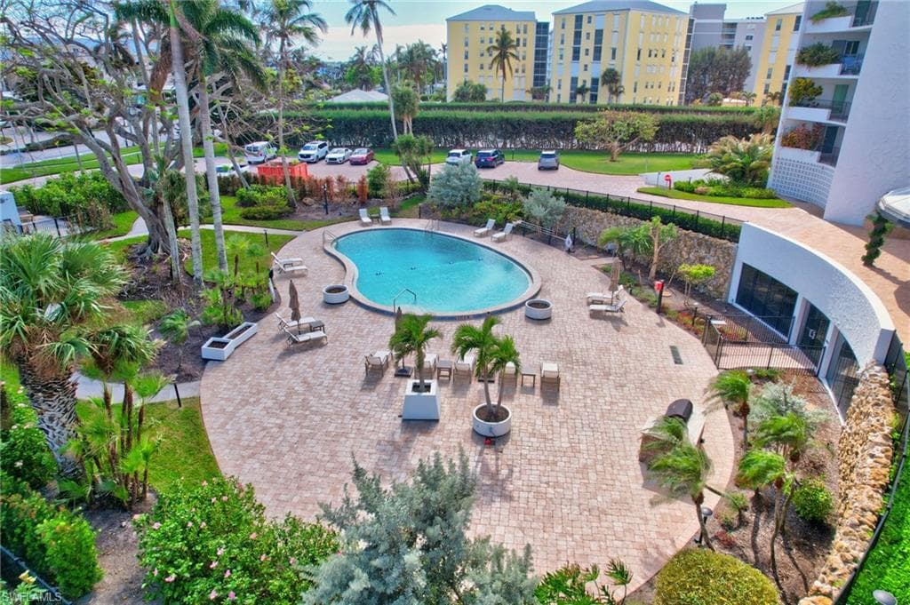 3951 Gulf Shore Blvd N 1105, Naples, FL 34103-25