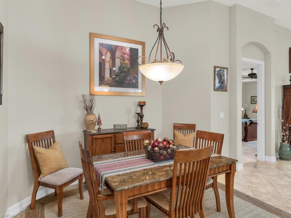 1286 Rialto Way 9-202, Naples, FL 34114-10