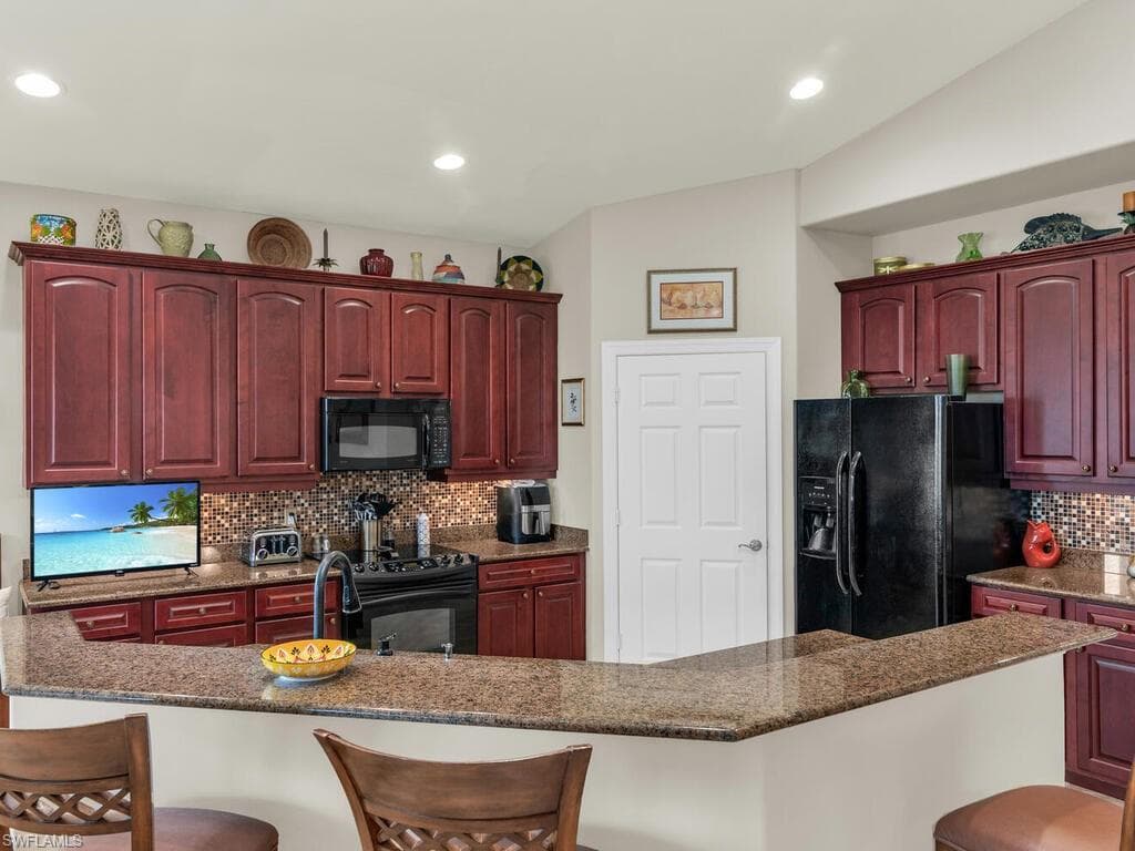 1286 Rialto Way 9-202, Naples, FL 34114-11