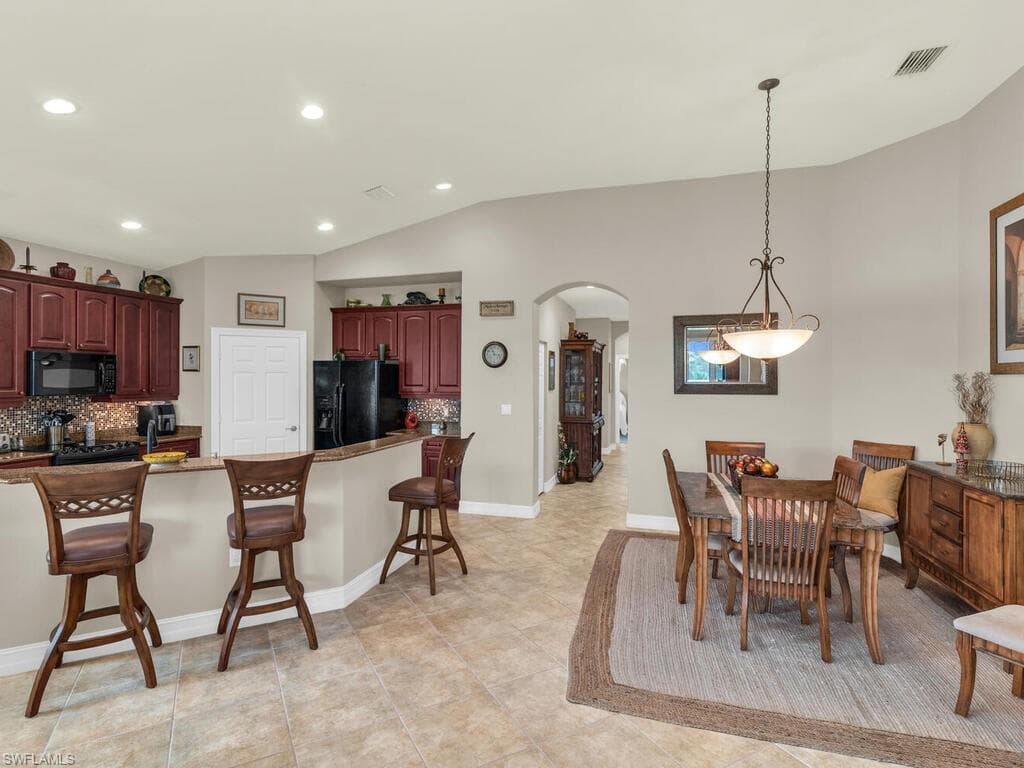 1286 Rialto Way 9-202, Naples, FL 34114-12
