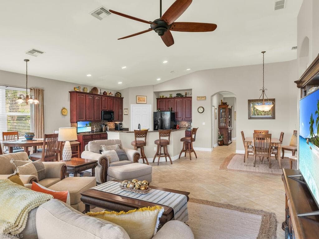 1286 Rialto Way 9-202, Naples, FL 34114-13