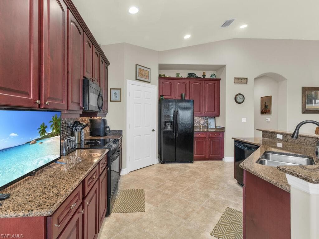 1286 Rialto Way 9-202, Naples, FL 34114-15