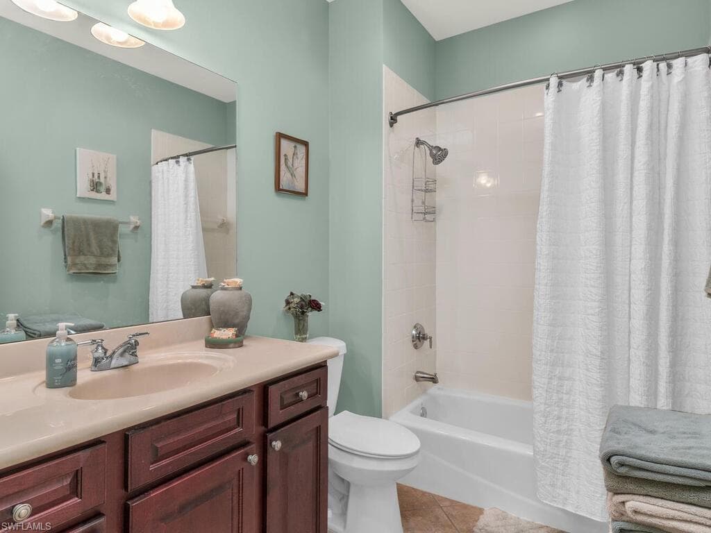 1286 Rialto Way 9-202, Naples, FL 34114-23