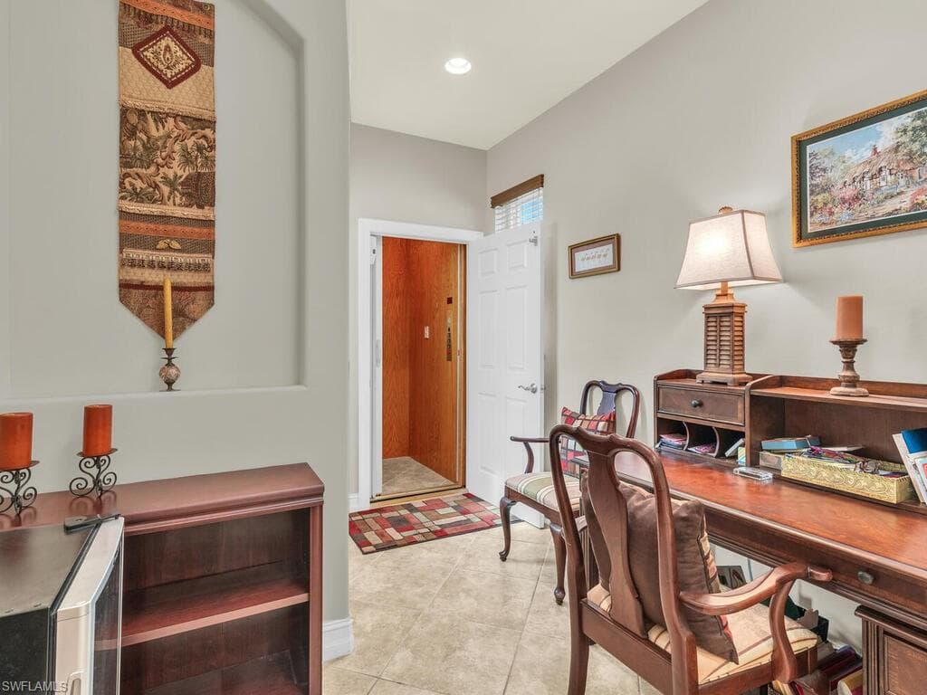 1286 Rialto Way 9-202, Naples, FL 34114-26