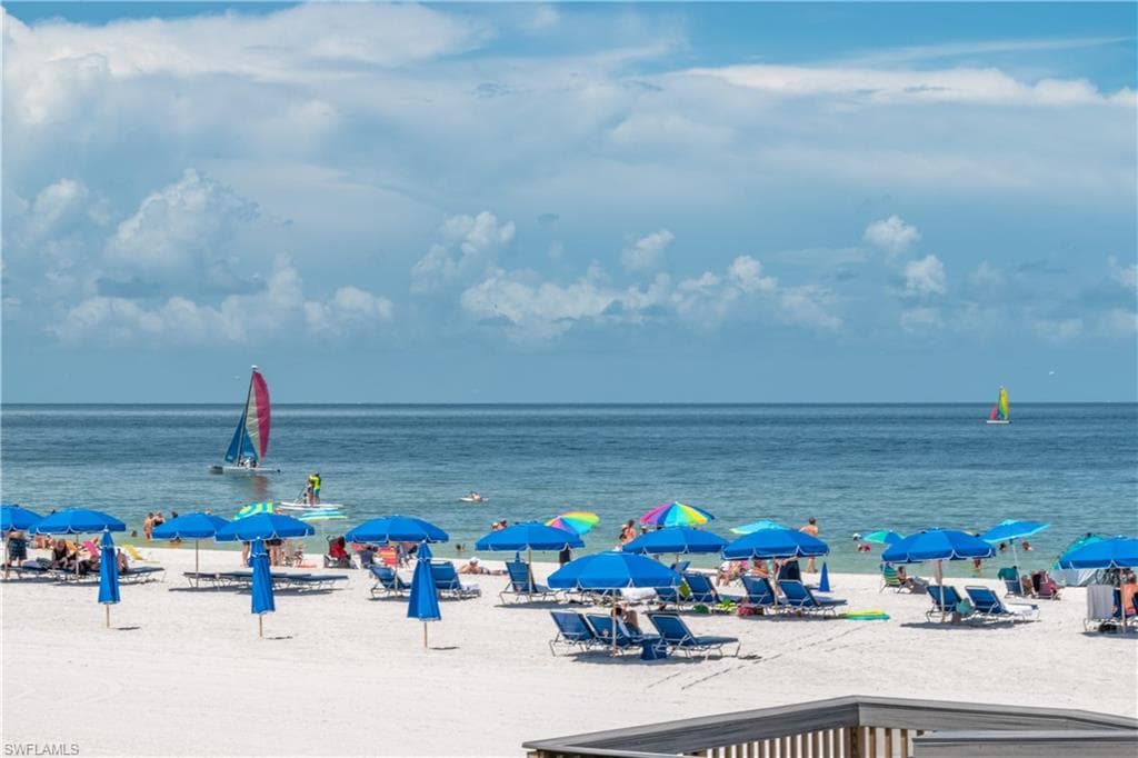 1286 Rialto Way 9-202, Naples, FL 34114-28