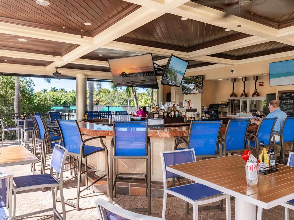 1286 Rialto Way 9-202, Naples, FL 34114-34