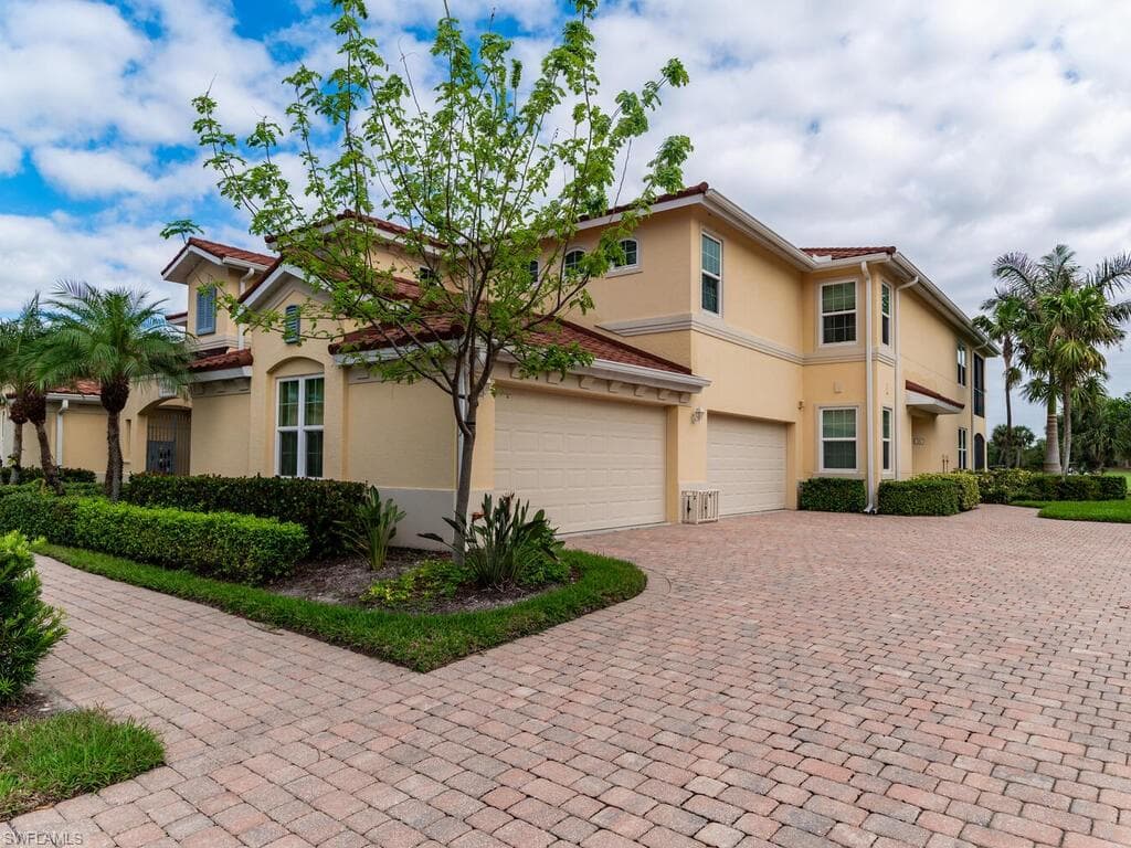 1286 Rialto Way 9-202, Naples, FL 34114-5