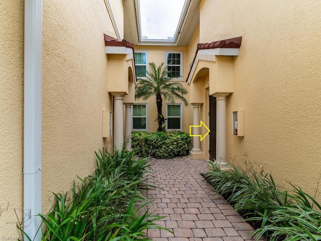 1286 Rialto Way 9-202, Naples, FL 34114-6