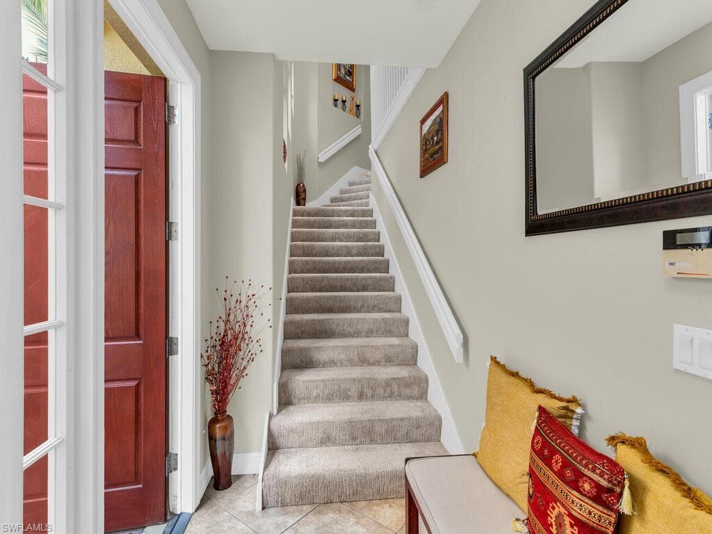 1286 Rialto Way 9-202, Naples, FL 34114-7