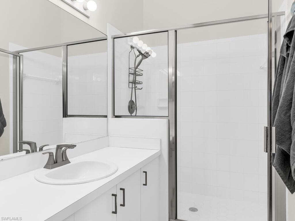 230 Newport Dr 610, Naples, FL 34114-19