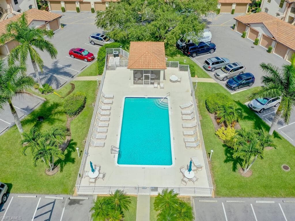 230 Newport Dr 610, Naples, FL 34114-33