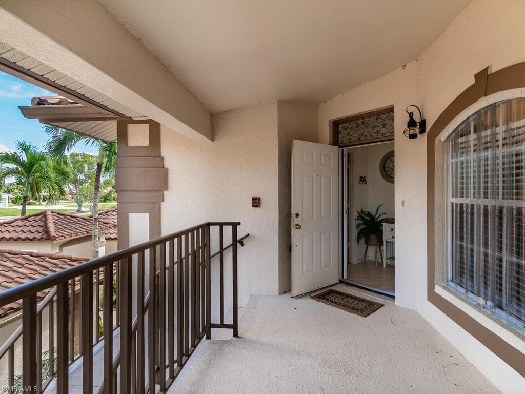 230 Newport Dr 610, Naples, FL 34114-5