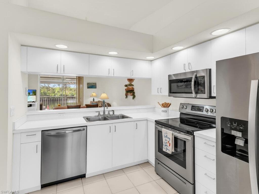 230 Newport Dr 610, Naples, FL 34114-7