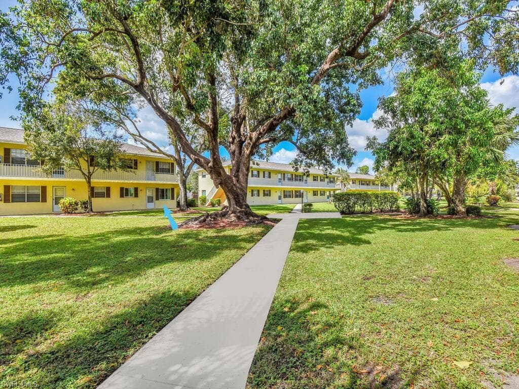 3325 Airport Rd N C4, Naples, FL 34105-4