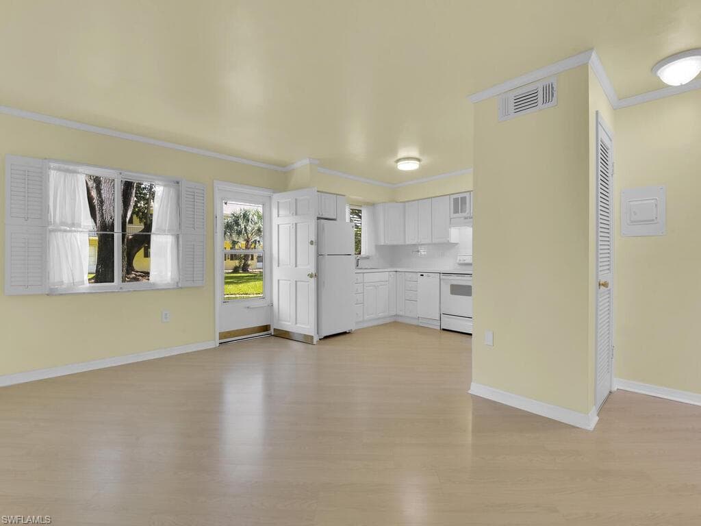 3325 Airport Rd N C4, Naples, FL 34105-7