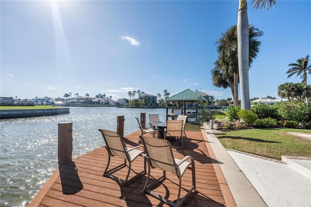 368 Germain Ave, Naples, FL 34108-5
