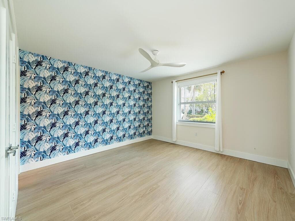333 Harbour Dr 108, Naples, FL 34103-12