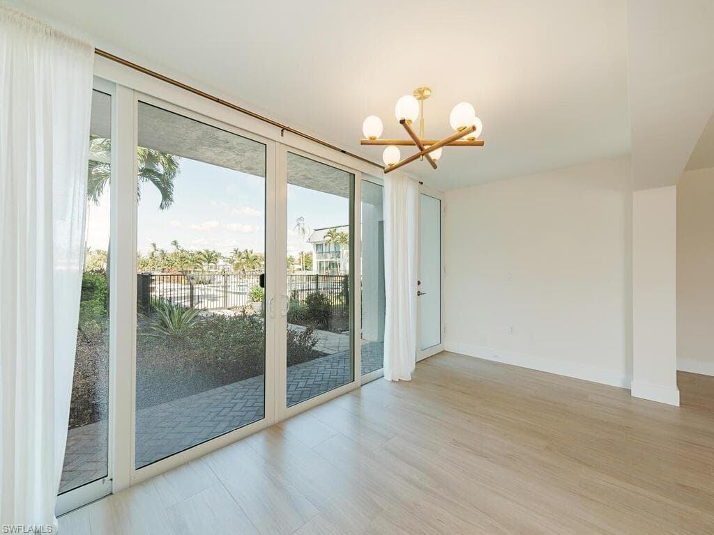 333 Harbour Dr 108, Naples, FL 34103-16