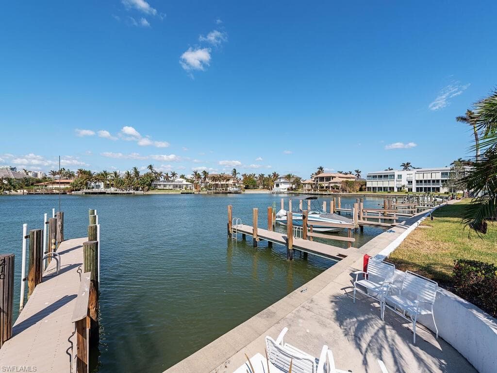 333 Harbour Dr 108, Naples, FL 34103-18
