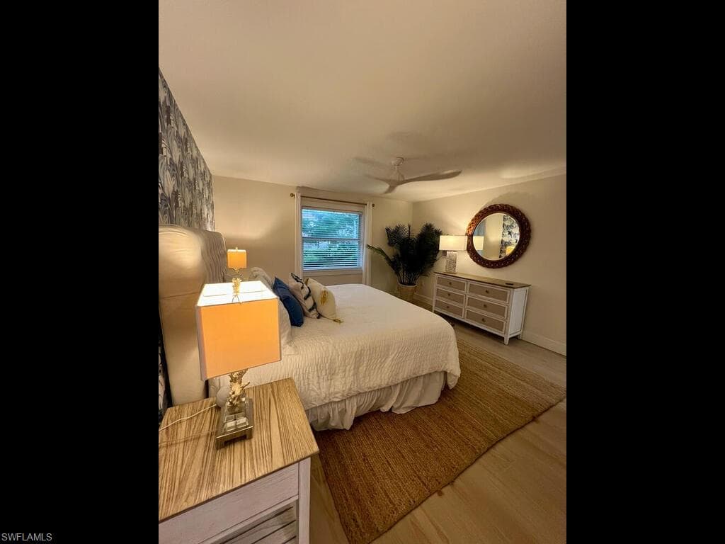 333 Harbour Dr 108, Naples, FL 34103-21