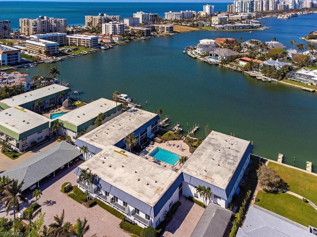 333 Harbour Dr 108, Naples, FL 34103-3