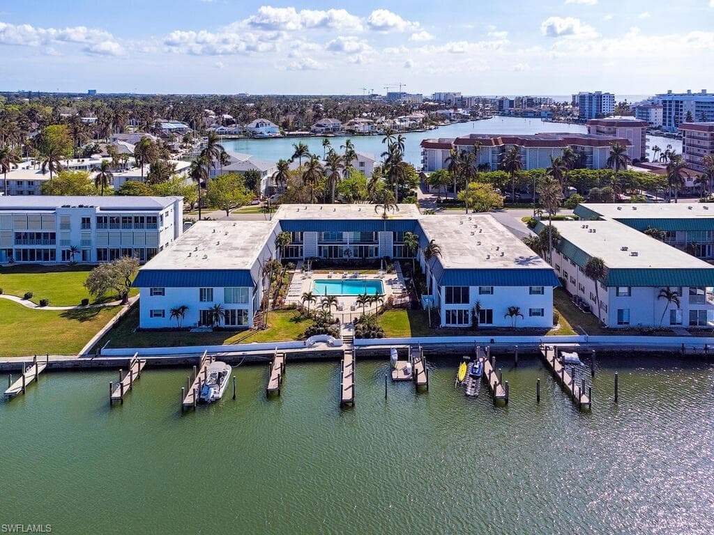 333 Harbour Dr 108, Naples, FL 34103-6