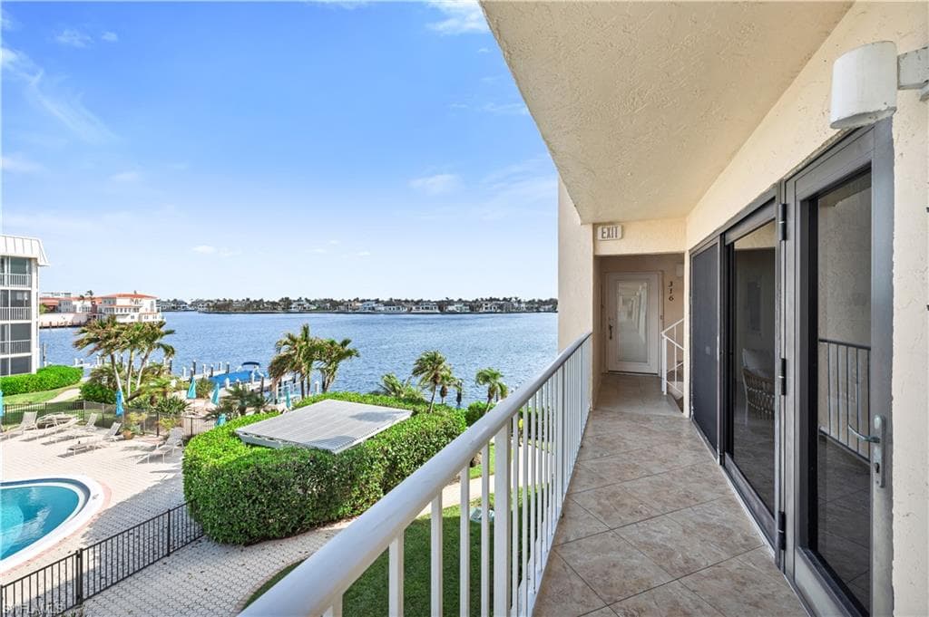 3450 Gulf Shore Blvd N 315, Naples, FL 34103-4