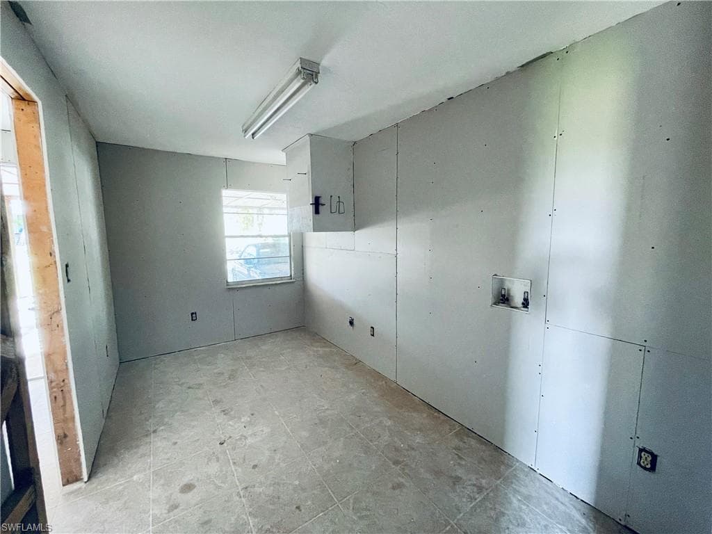 1284 Rainbow Ct, Naples, FL 34110-5