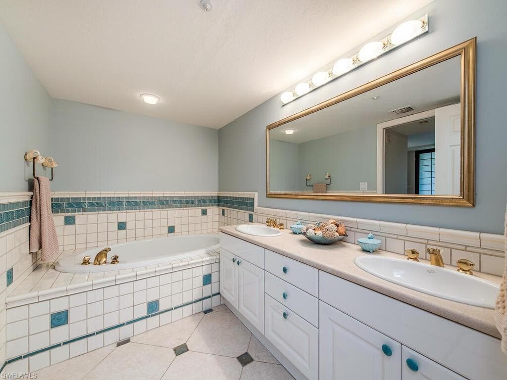 6849 Grenadier Blvd 502, Naples, FL 34108-12