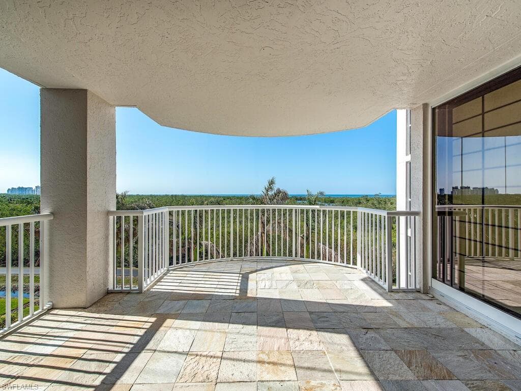 6849 Grenadier Blvd 502, Naples, FL 34108-4
