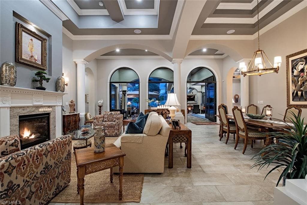 2204 Goshawk Ct, Naples, FL 34105-9