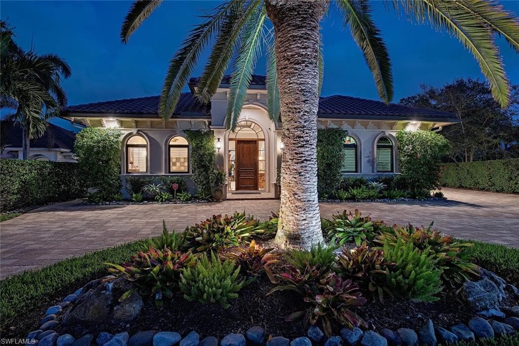 2204 Goshawk Ct, Naples, FL 34105-1