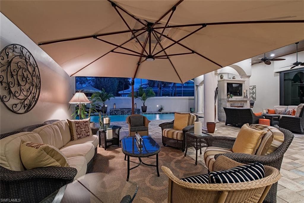 2204 Goshawk Ct, Naples, FL 34105-4