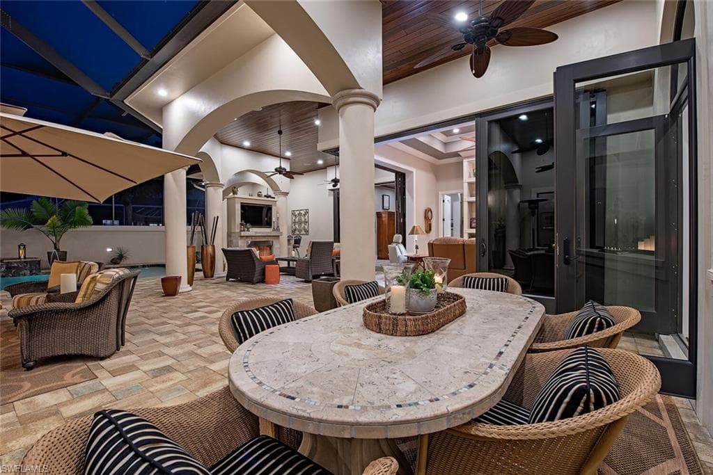 2204 Goshawk Ct, Naples, FL 34105-5