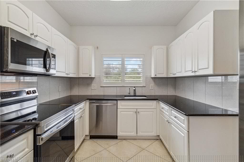 604 Arbor Lake Dr 6-103, Naples, FL 34110-3