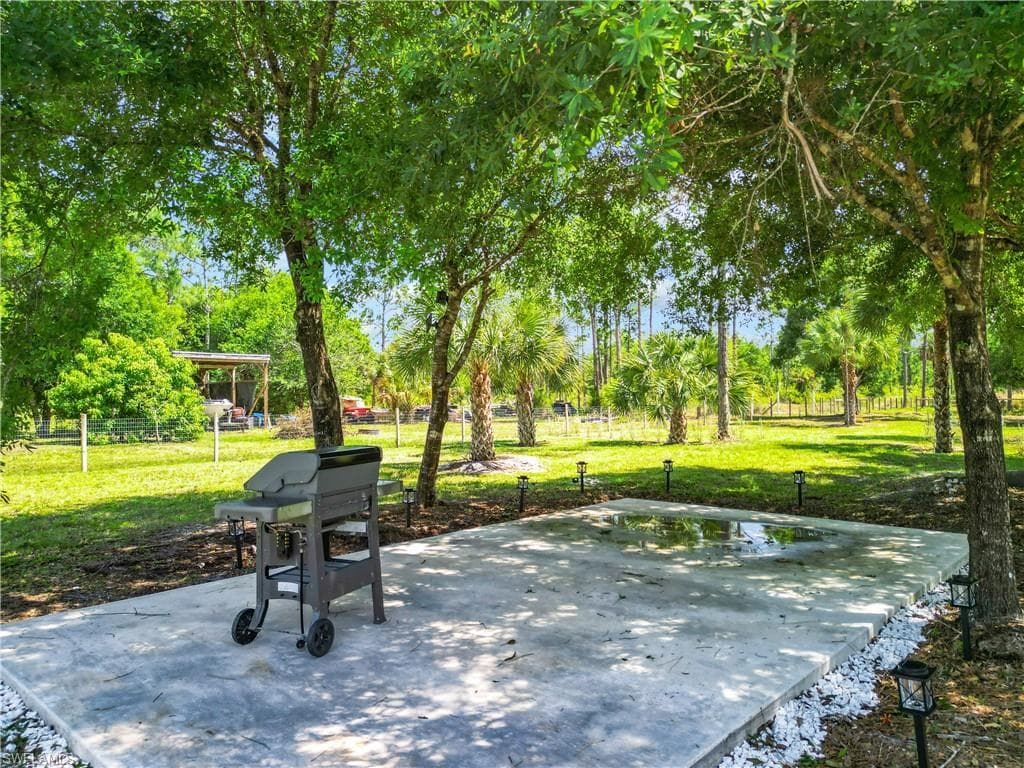 2444 62nd Ave NE, Naples, FL 34120-14