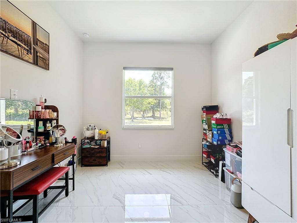 2444 62nd Ave NE, Naples, FL 34120-27