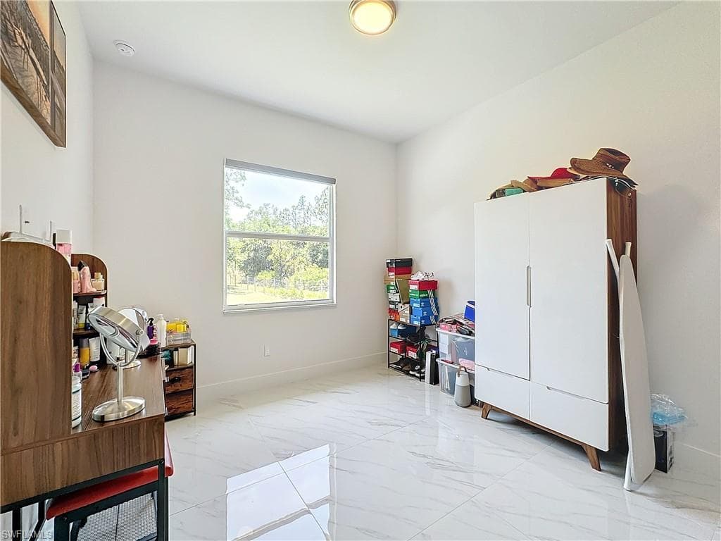 2444 62nd Ave NE, Naples, FL 34120-31