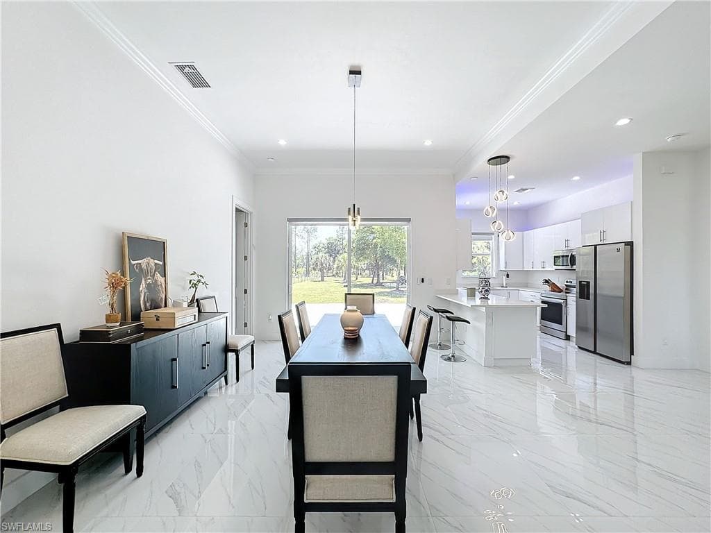 2444 62nd Ave NE, Naples, FL 34120-32