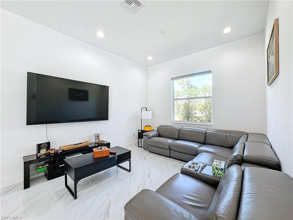 2444 62nd Ave NE, Naples, FL 34120-34