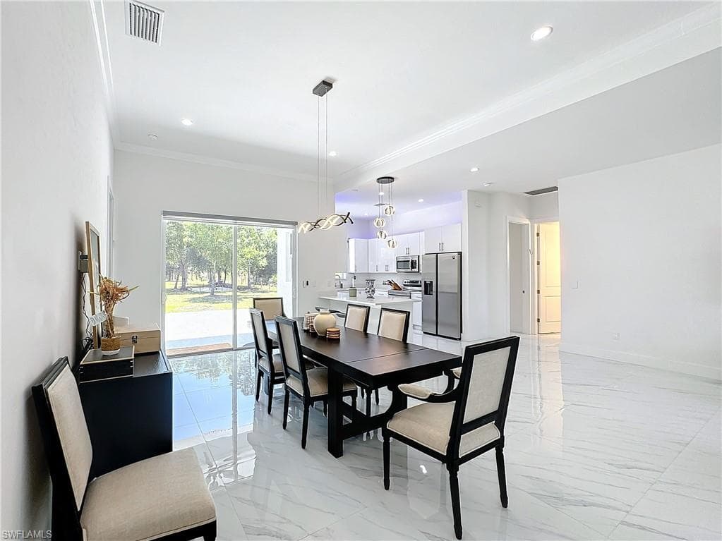 2444 62nd Ave NE, Naples, FL 34120-35